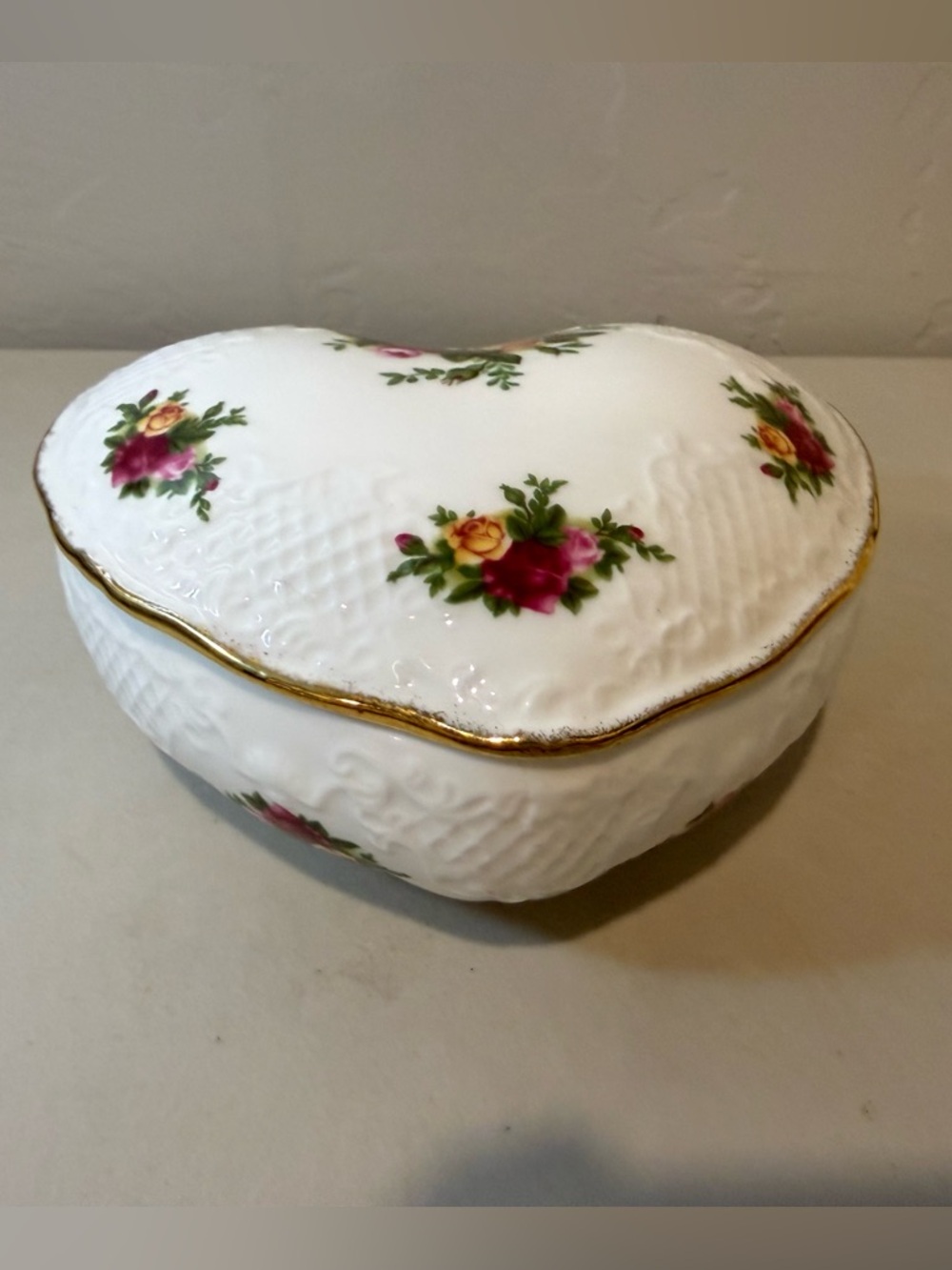 Royal Albert Old Country Roses Victorian Heart Shaped Trinket Box‎ and Lid